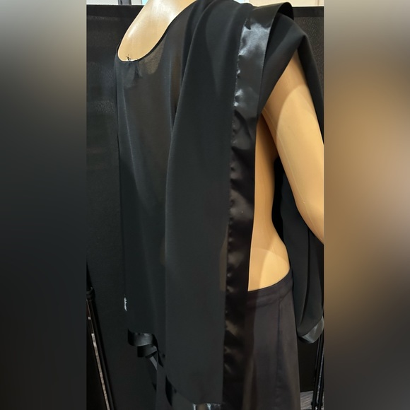 Black sheer shawl with satin edging. Scarf - Picture 4 of 7
